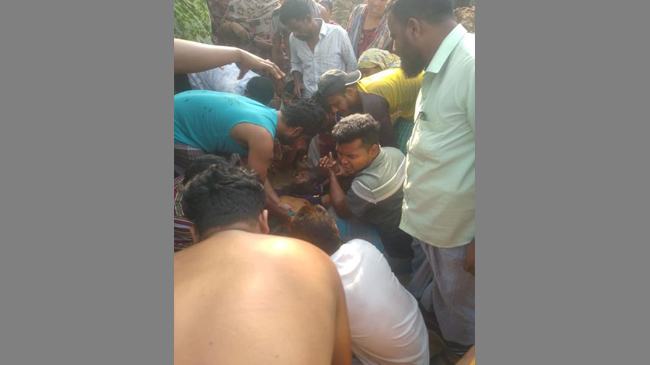 তাড়াশে বিদ্যুৎ স্পর্শে কৃষিশ্রমিকের মৃত্যু