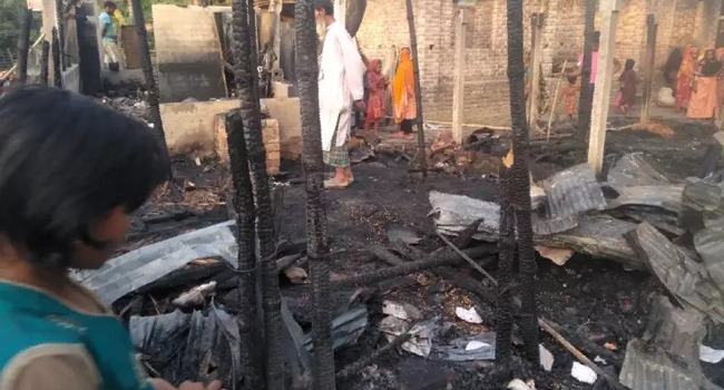 জীবননগরে আগুনে পুড়েছে ৫টি ঘর ও দোকান