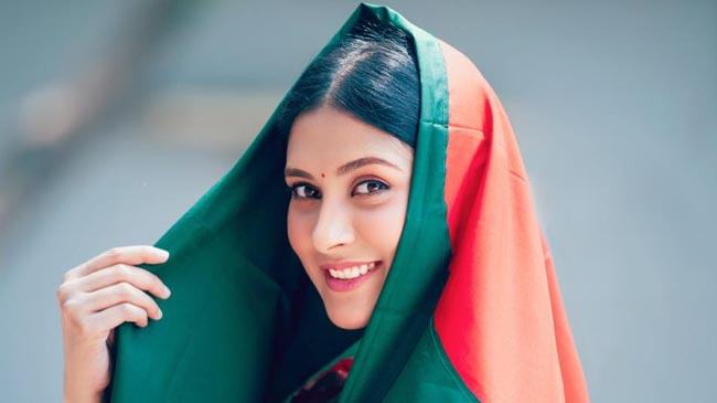 পতাকার ঘোমটায় সুবর্ণজয়ন্তীর শুভেচ্ছা মেহজাবিনের