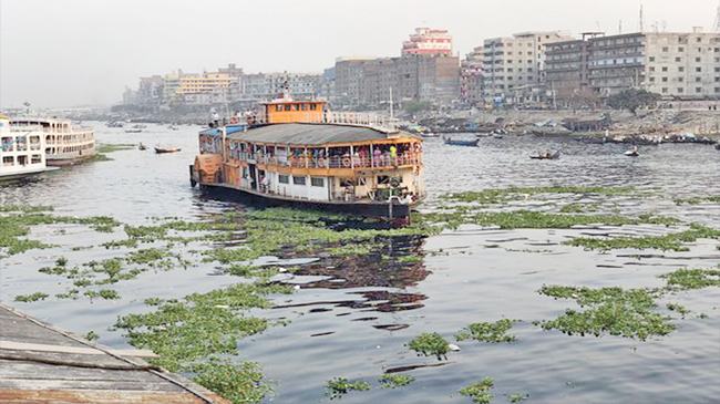 যৌবন হারিয়ে এখন অস্পৃশ্য বুড়িগঙ্গা