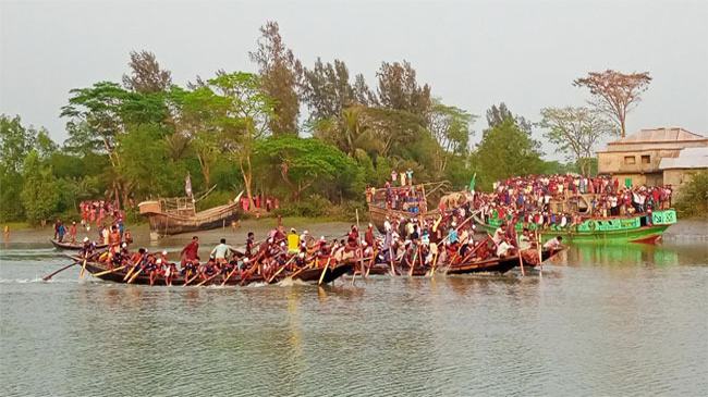 রাঙ্গাবালীতে ঐতিহ্যবাহী নৌকাবাইচ উৎসব