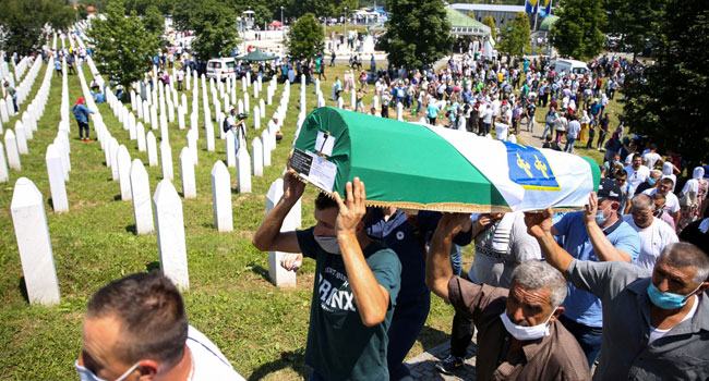 'সেব্রেনিৎসার গণহত্যা অস্বীকারকে প্রত্যাখান করছে ইইউ'