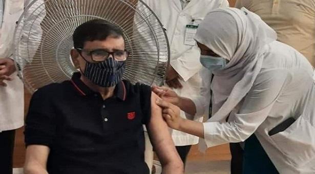 করোনার ভ্যাকসিন নিলেন ওবায়দুল কাদের