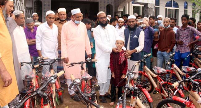 জামাতে নামাজ আদায় করে পুরস্কার পেলো জকিগঞ্জের ৭৮ শিশু-কিশোর