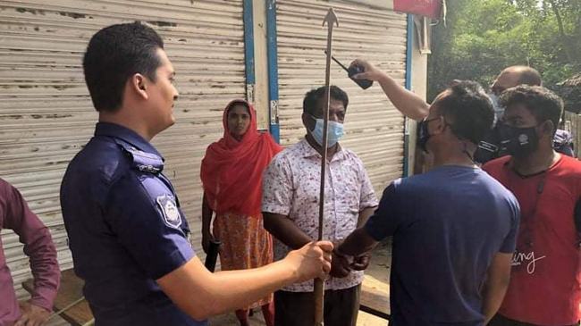 বরগুনায় আ’লীগ প্রার্থীর সমর্থক ও বর্তমান চেয়ারম্যানকে মারধর, অস্ত্রসহ গ্রেফতার ১
