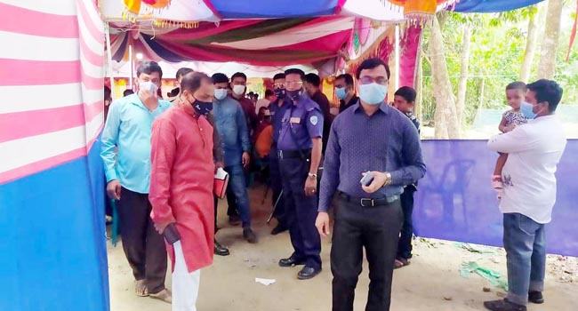 করোনা পরিস্থিতিতে বিয়ের আয়োজন করায় গুণতে হলো জরিমানা