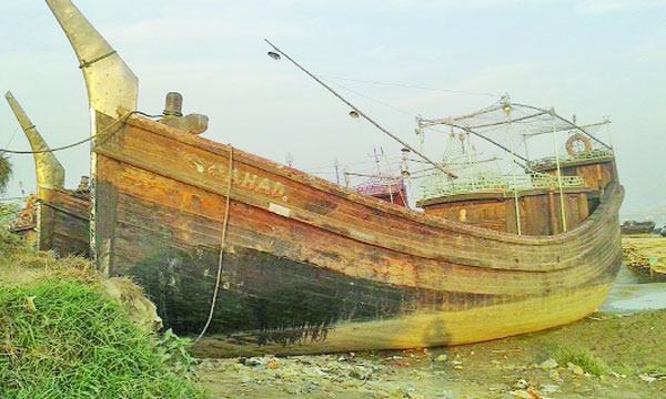 আমাদের মাছ ধরা নৌকা