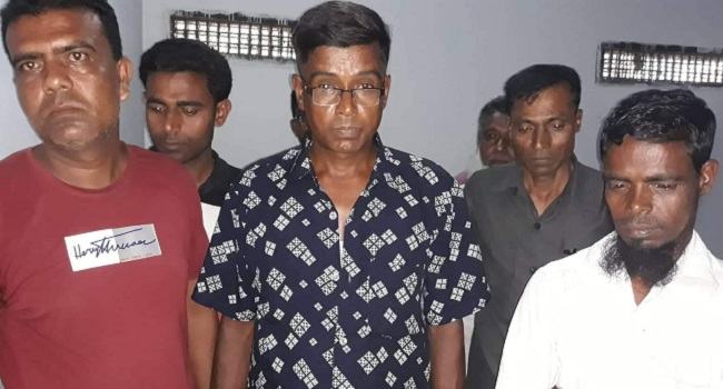 আত্রাইয়ে ইউপি সদস্যসহ ৮ জুয়াড়ি আটক