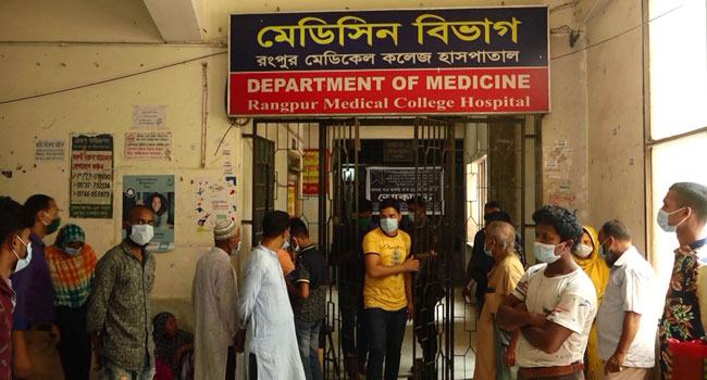 রংপুরে মেডিক্যালে ইন্টার্নদের ধর্মঘট, সেবাগ্রহীতাদের ভোগান্তি