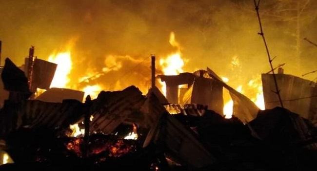 নোয়াখালীতে আগুনে পুড়েছে ৬ বসতঘর, যুবক দগ্ধ
