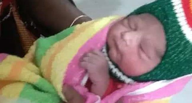 সিঁধ কেটে ছিনতাই হওয়া শিশু দেলদুয়ারে উদ্ধার
