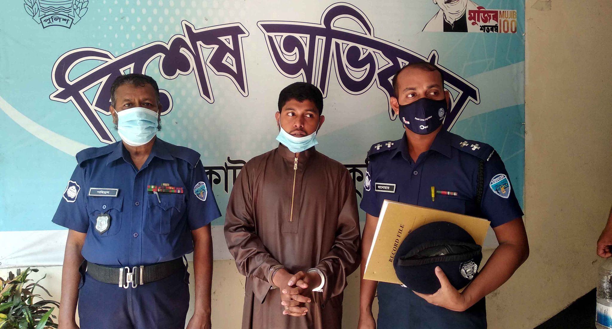 নাঙ্গলকোটে প্রথম শ্রেণীর ছাত্রীকে ধর্ষণের অভিযোগে শিক্ষক আটক