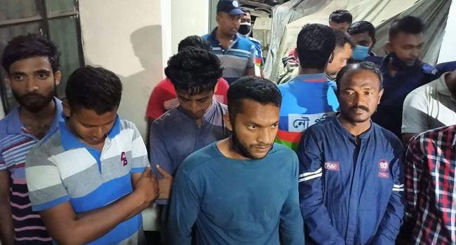 শীতলক্ষ্যায় লঞ্চডুবি : ঘাতক জাহাজের চালকসহ ১৪ জনকে থানায় সোপর্দ