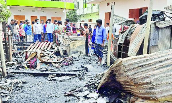 নেত্রকোনায় ১১ দোকান ও ৩ বাড়ি পুড়ে কোটি টাকার ক্ষতি