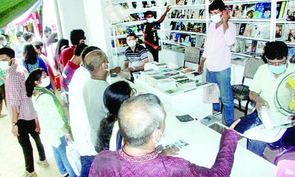 এমন অচেনা দৃশ্য কেউ দেখেনি