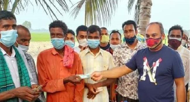 ঘিওরে আগুনে ক্ষতিগ্রস্তদের সহায়তা দিলেন এমপি দুর্জয়