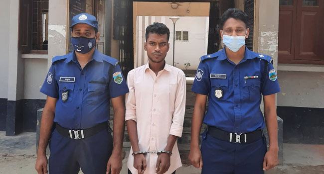 নারী চিকিৎসকের ম্যাসেঞ্জারে নগ্ন ছবি পাঠিয়ে যুবক গ্রেফতার