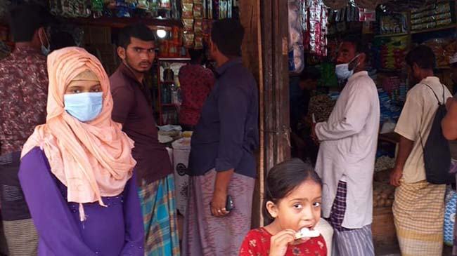 লকডাউন ঘোষণায় বাজারে ক্রেতাদের উপচে পড়া ভিড়, চিড়ে চ্যাপ্টা স্বাস্থ্যবিধি