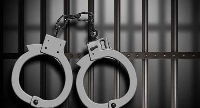 যাত্রাবাড়ীতে দেশীয় অস্ত্রসহ ৫ ‘ডাকাত’ গ্রেফতার