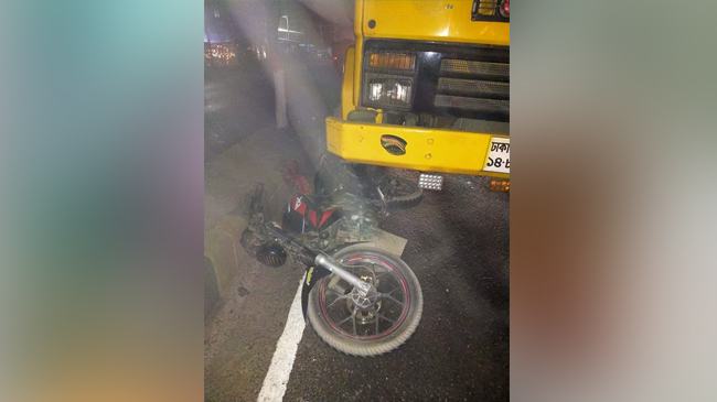 সোনারগাঁওয়ে ট্রাক চাপায় ২ মোটরসাইকেল আরোহী নিহত
