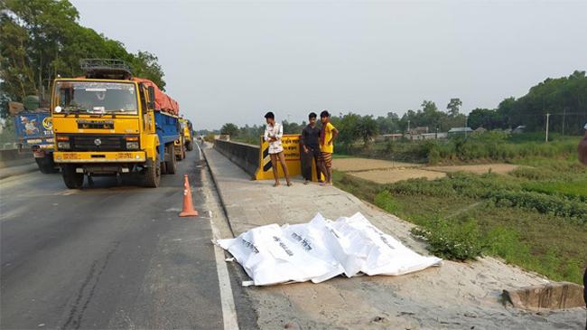 কালিহাতীতে সড়ক দুর্ঘটনায় নিহত ৪