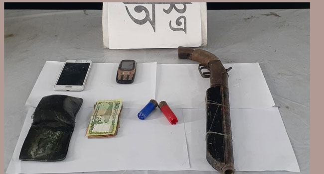 ফেনীতে এলজি ও গুলিসহ ‘সন্ত্রাসী’ আটক