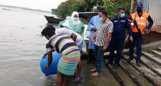 কাউখালীতে সাড়ে ৬ লাখ টাকার গলদা চিংড়িপোনা উদ্ধার
