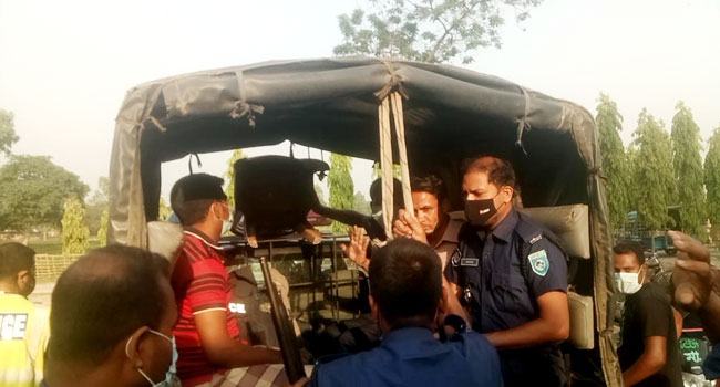 রুহিয়ায় ইউনিয়ন পরিষদে হামলা ভাঙচুর, চেয়ারম্যান আহত
