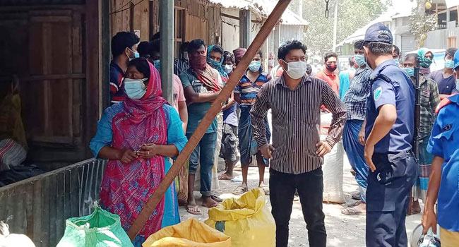 বালিয়াকান্দিতে ৪৫ কেজিতে মণ : ৩ আড়তদারকে জরিমানা