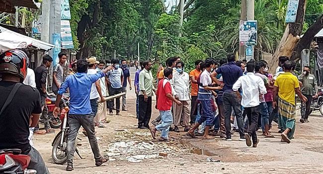 পুঠিয়ায় ক্ষমতাসীন দলের দু’গ্রুপে সংঘর্ষ