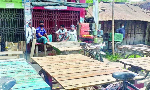 লকডাউনে বড় কষ্টে আছে শ্রমজীবী মানুষ