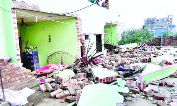 নারায়ণগঞ্জে ফ্ল্যাট বাসায় ভয়াবহ গ্যাস বিস্ফোরণ