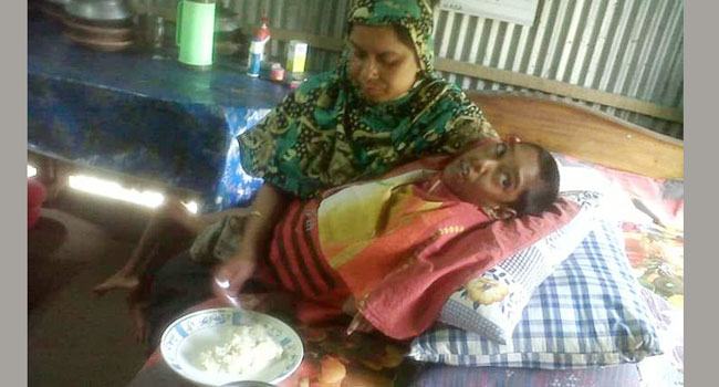 প্রতিবন্ধী একমাত্র সন্তানকে বাঁচাতে মা-বাবার আকুতি