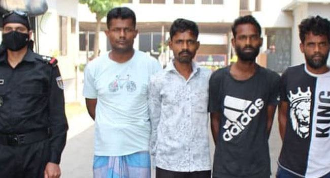 সিদ্ধিরগঞ্জে অস্ত্রসহ ৪ ডাকাত আটক