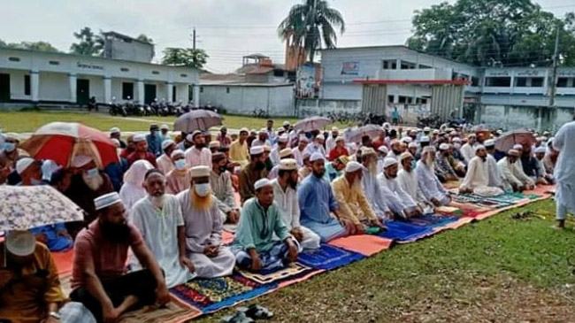 নলছিটিতে বৃষ্টির জন্য নামাজ