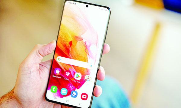স্মার্টফোনের বাজারে শীর্ষে স্যামসাং, বার্ষিক প্রবৃৃদ্ধিতে এগিয়ে শাওমি