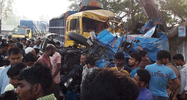 তাড়াশে পৃথক সড়ক দুর্ঘটনায় নিহত ২