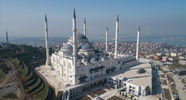 তুরস্কের বৃহত্তম মসজিদে ২ বছরে ১ কোটি ২০ লাখ পর্যটক