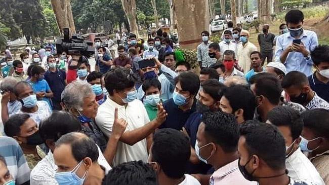 রাবিতে শিক্ষক ও চাকরিপ্রত্যাশী ছাত্রলীগ নেতাদের মধ্যে ধ্বস্তা-ধ্বস্তি