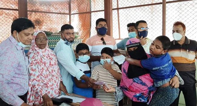৩৯ জন প্রতিবন্ধীকে আর্থিক অনুদান কাঞ্চনের মেয়রের