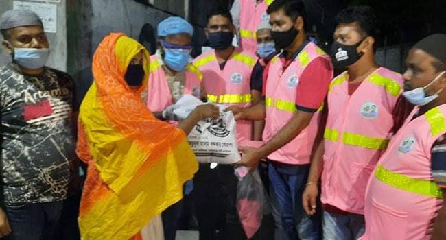 নারায়ণগঞ্জে করোনা হিরোর ঈদসামগ্রী মুসলমানের পাশাপাশি পাচ্ছেন হিন্দু ধর্মাবলম্বীরাও