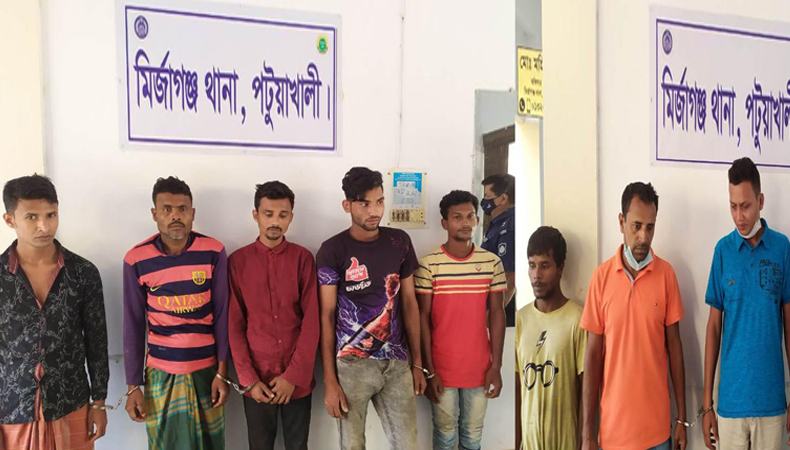মির্জাগঞ্জে ৮ ডাকাত গ্রেফতার, দেশীয় অস্ত্র উদ্ধার