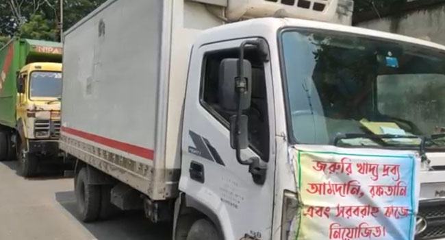 ভারতকে ওষুধ-চিকিৎসা সামগ্রী উপহার : প্রথম চালান পাঠালো বাংলাদেশ