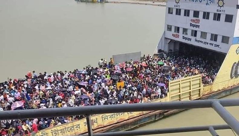 শিমুলিয়া-বাংলাবাজার নৌরুটে দক্ষিণাঞ্চল মুখী যাত্রী ও যানবাহনের প্রচণ্ড চাপ