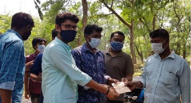 ক্যাম্পাসের দোকানিদের সহায়তা ইবি শিক্ষার্থীদের