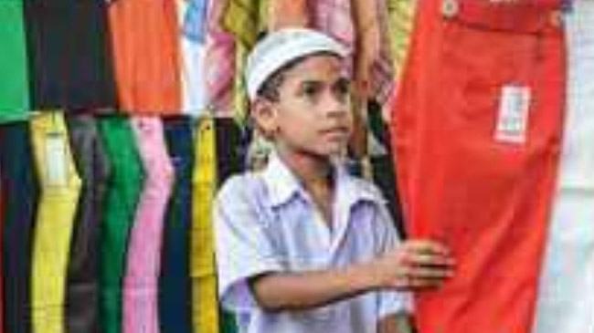 সীমান্তে জমেছে ঈদ বাজার