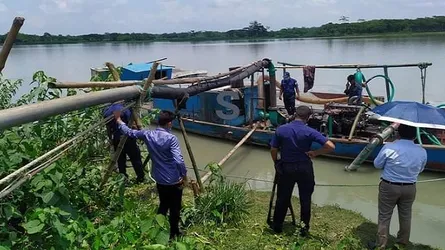 নলছিটিতে ড্রেজার মালিকে ৮০ হাজার টাকা জরিমানা