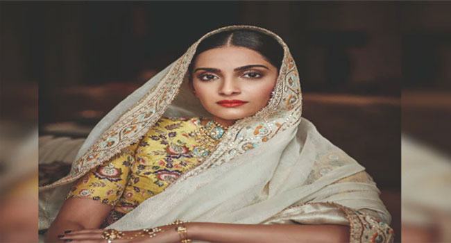 ঈদের শুভেচ্ছা জানানোয় সমালোচনার শিকার সোনম কাপুর