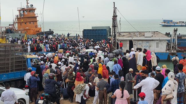 ঈদের পরও উভয়মুখী মানুষের ঢল মাওয়া শিমুলিয়ায়