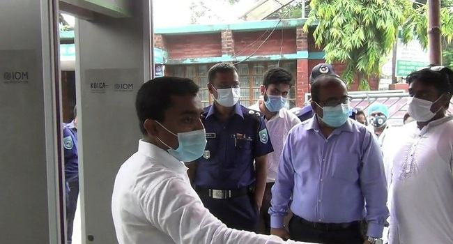 করোনার ভারতীয় ভ্যারিয়েন্ট প্রবেশ রোধে হিলি স্থলবন্দরে কড়া নিরাপত্তা